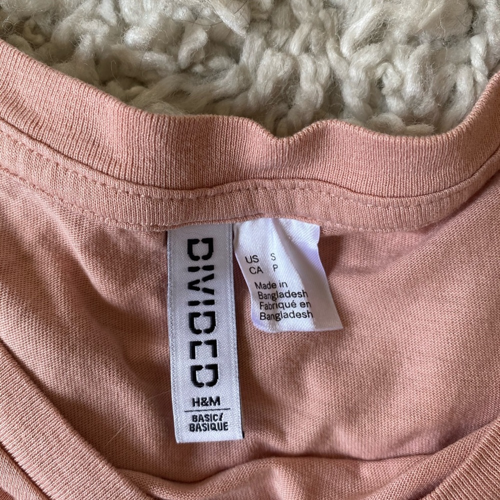 H&M Divided Tee - Picture 3 of 5